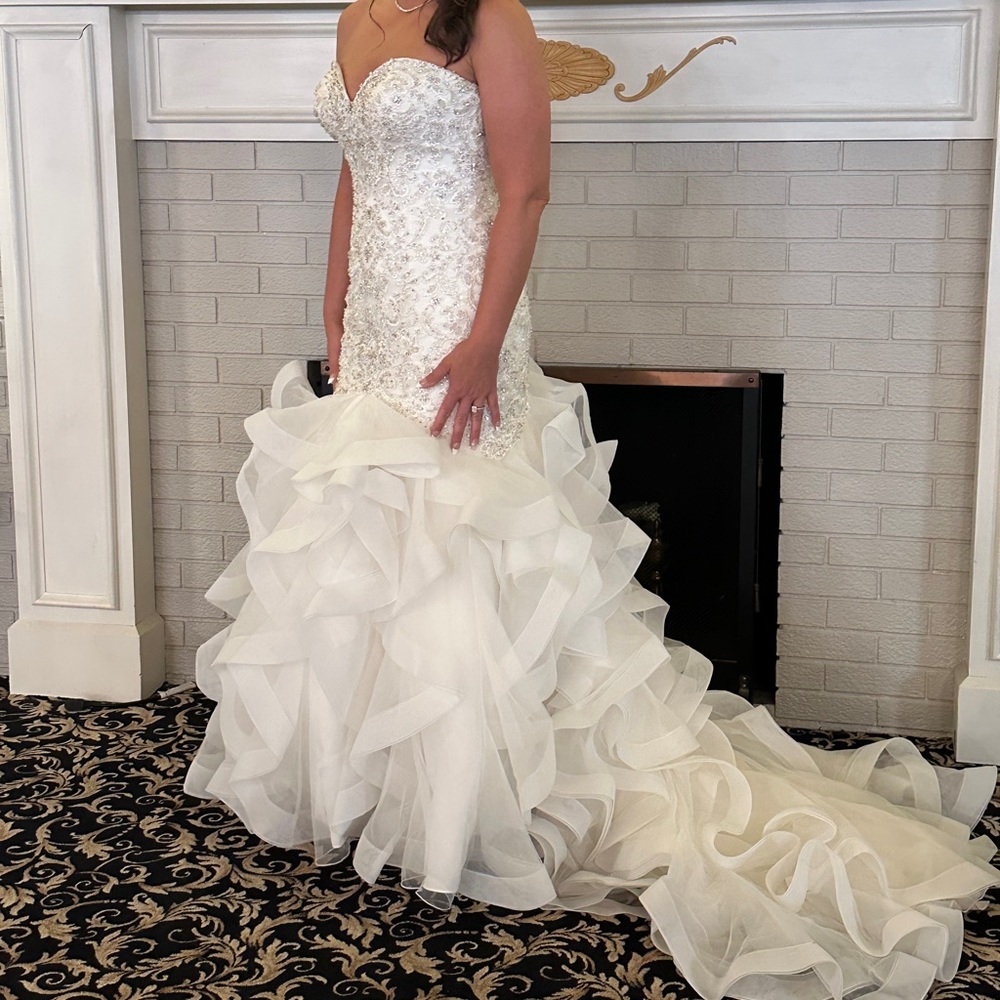 Allure couture wedding gown size 12.